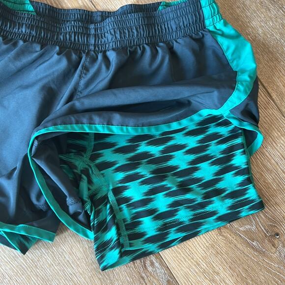 Nike Training Dri-Fit 2 in 1 Shorts | Size Small - Picture 2 of 6